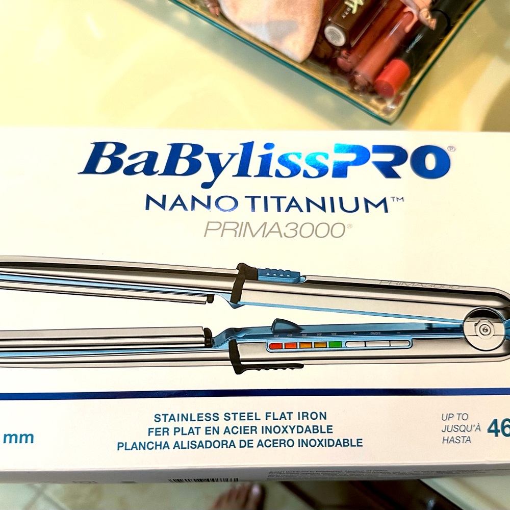 Brand NEW Babyliss Pro Nano Titanium Prima 3000 flat iron. 1 1/4”. Glove & Box.